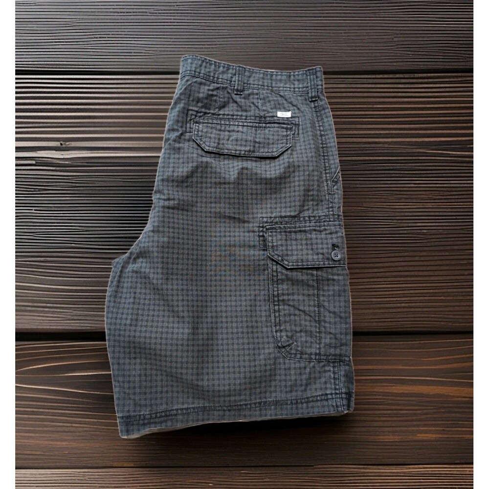 IZOD SALTWATER CARGO SHORTS MEN'S SIZE 40X11" LEG GRAY CHECK  EUC